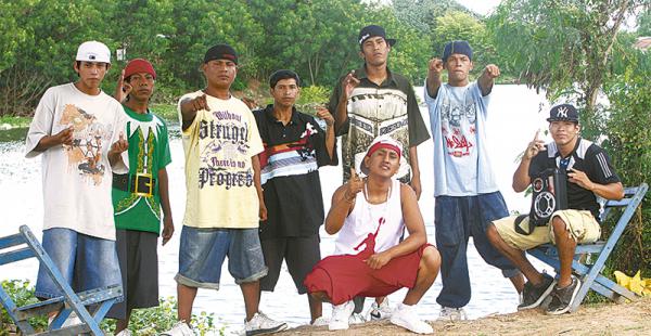en la poza de san joaquín los sueños de cruz santa es que se vuelva un nuevo parque el arenal Este grupo de jóvenes dejaron la pandilla BDR Bola 8 para formar un grupo de hip hop