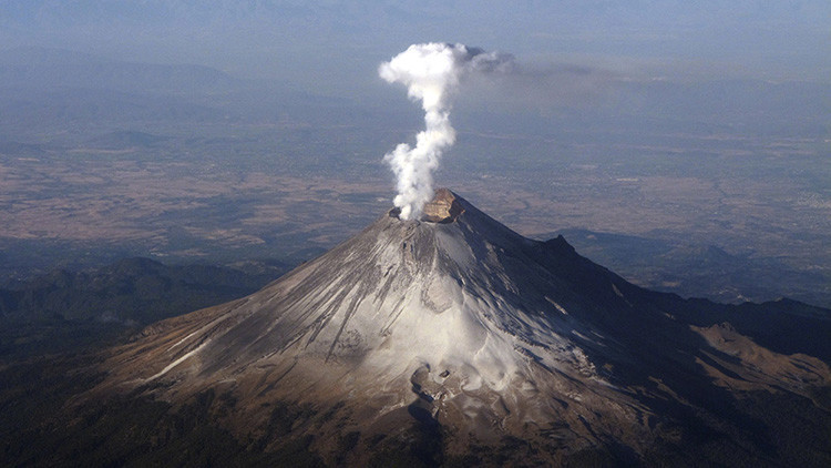 El volcán Popocatépetl en Puebla, México, 16 de enero de 2012.
