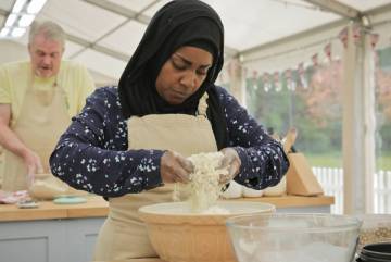 La pastelera Nadiya Hussain durante el programa.