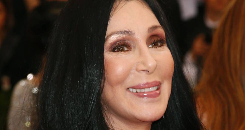Cher se declara firmemente partidaria de los retoques estéticos. Cher se declara firmemente partidaria de los retoques estéticos.