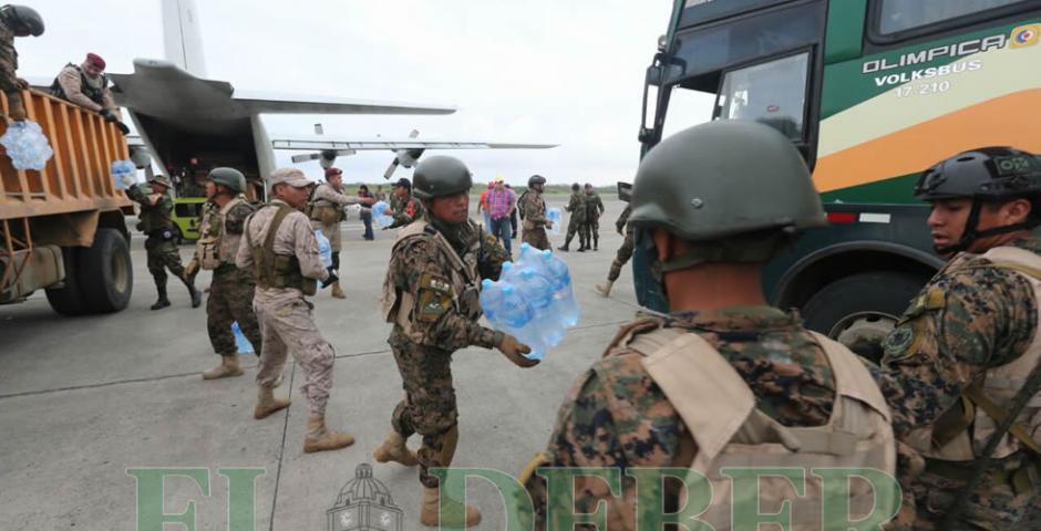 La ayuda humanitaria enviada por Bolivia llegó este jueves a la localidad de Manta (Ecuador)