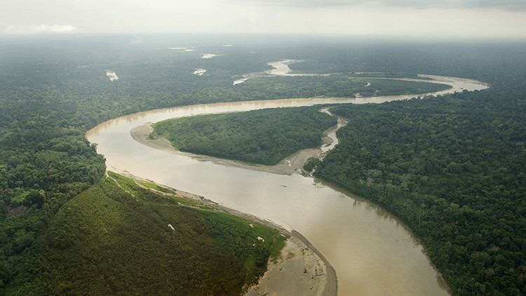 El río Manu es un río del sureste del Perú, afluente del río Madre de Dios. Nace en las laderas orientales de la cordillera de los Andes, en la cuenca del Amazonas, y discurre por la Reserva de la biosfera, hogar de una de las mayores concentraciones de diversidad biológica.