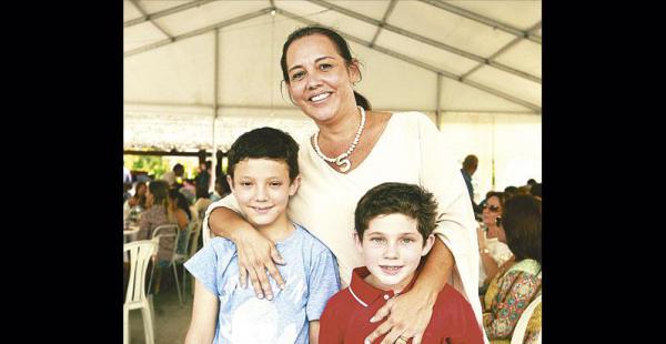 Susana Heredia, con sus sobrinos de cariño, Jorge Andrés y Renato Méndez