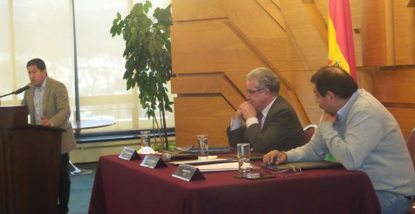 El presidente del BCB y el titular de ENDE firman el convenio mediante el cual el ente emisor otorga un millonario financiamiento