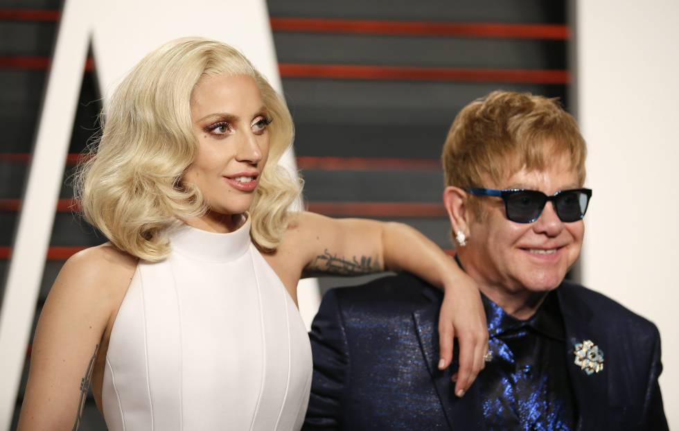 Lady Gaga y Elton John, en la fiesta post Oscar de 'Vanity Fair' el pasado febrero.