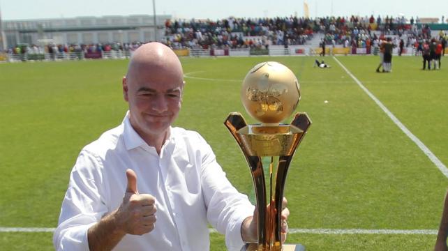 Infantino en su visita al país catarí que se alista para el Mundial 2022. Foto: Reuters %image_alt%