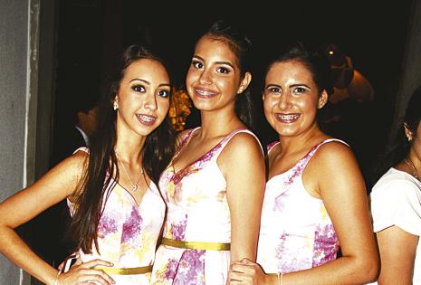 Damitas. Valeria Toro, Ángela Nieme y Sofía Araúz, inseparables de las cumpleañeras que las acompañaron en el momento del vals