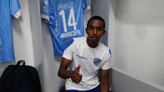 El volante estuvo alentando a sus compañeros en el clásico paceño. Arrascaita estará fuera por seis meses. Foto: Club Bolívar %image_alt%