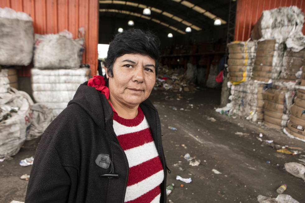 Nora Rodríguez, en la cooperativa de reciclaje de residuos Bella Flor, en el Ceamse. 
