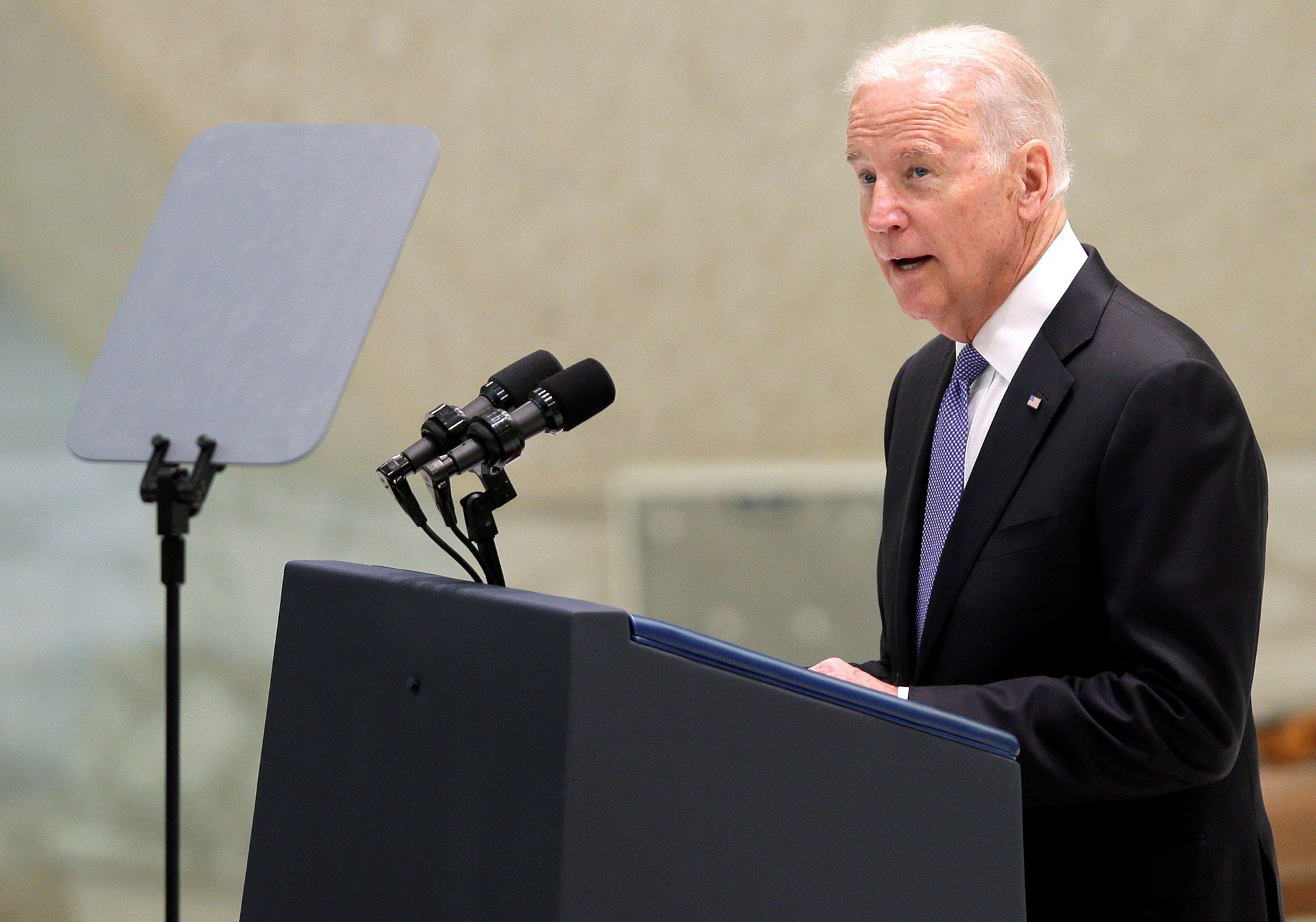 U.S. Vice President Joe Biden speaks during a meeting in Paul VI hall at the Vatican April 29, 2016. REUTERS/Max Rossi