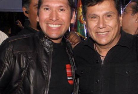 Junto a Elmer Hermosa, de los Kjarkas