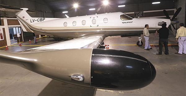 El Pilatus PC-12 es un avión monomotor turbohélice producido por la compañía suiza Pilatus Aircraft