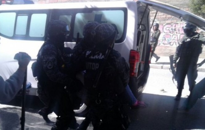 Al menos 45 personas detenidas y tres heridas tras enfrentamiento entre trabajadores de Enatex y policías