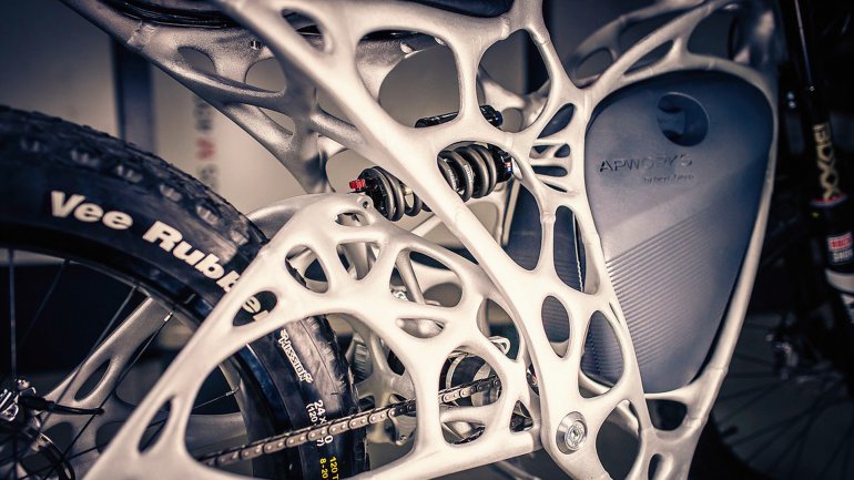 El cuadro de la moto pesa apenas 6 kilos