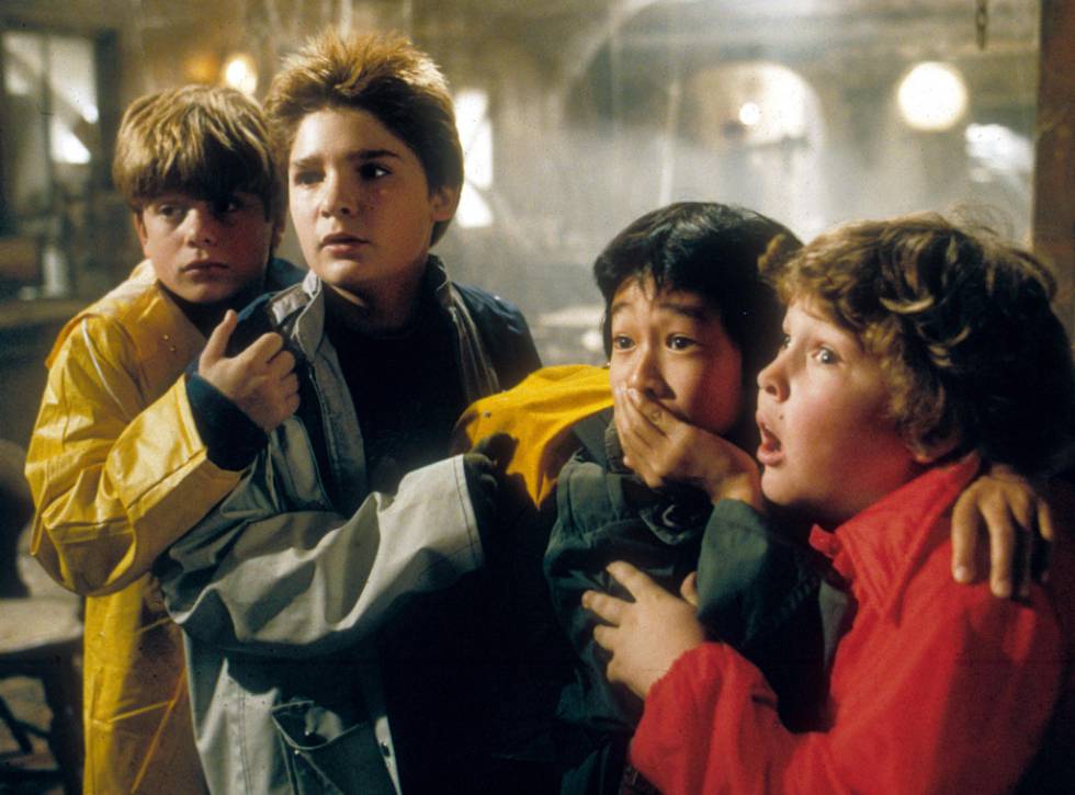Corey Feldman, segundo por la izquierda en 'Los Goonies'. Corey Feldman, segundo por la izquierda en