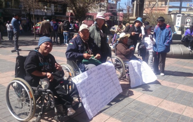 A un mes de la vigilia, discapacitados sufren enfermedades y la indiferencia estatal