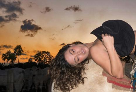 La modelo desplegó toda su sensualidad ante las cámaras