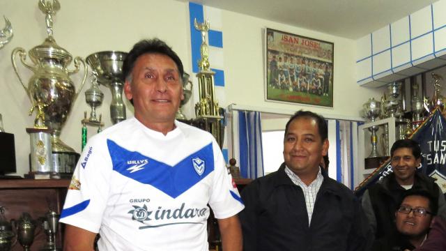 El técnico Marcos Ferrufino junto al presidente Edwin Zeballos. Foto Archivo. %image_alt%