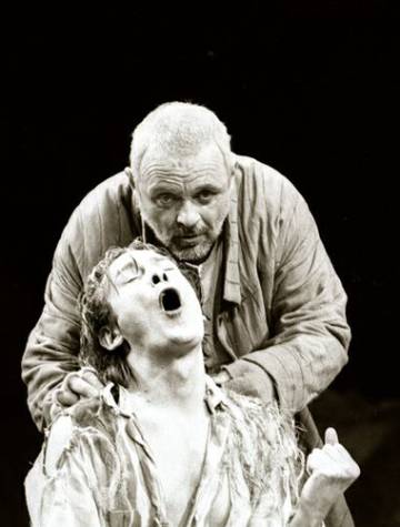 Anthony Hopkins y Bill Nighy interpretan la obra de teatro El rey Lear. Anthony Hopkins y Bill Nighy interpretan la obra de teatro El rey Lear.