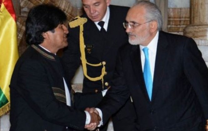 Mesa le recuerda al Presidente que detuvieron cocaleros por el asesinato de policías y militares en 2003 Mesa le recuerda al Presidente que detuvieron cocaleros por el asesinato de policías y militares en 2003