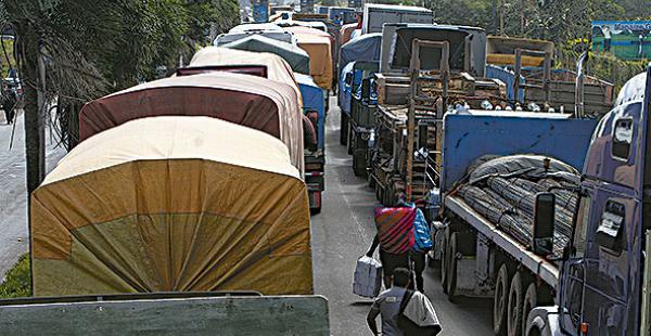 Estiman que 2.000 camioneros participarán del bloqueo de vías