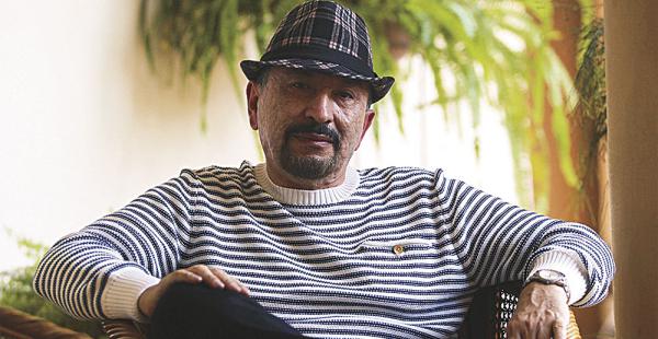 Montes es uno de los novelistas más prolíficos de su generación. Desde los años 80 radica en Brasil