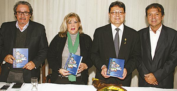 Teófilo Caballero (seg. dcha.) compartió con Carlos Hugo Molina, Ana María Cronenbold y Joaquín Banegas