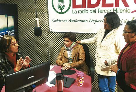 Con su gran equipo de trabajo El programa Cabildeo lo realiza en coordinación con Roxana Lizárraga y otras seis personas más, quienes se sienten orgullosas de tener una jefa como Amalia.