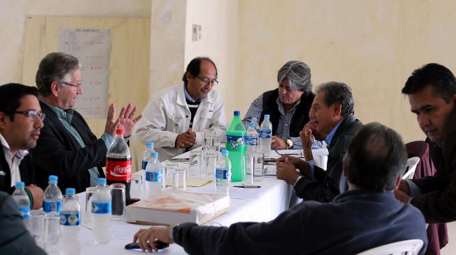 Los presidentes de seis clubes de la ACF se reunieron un par de veces en busca de soluciones. Foto: Fuad Landívar %image_alt%