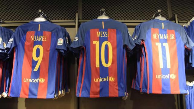 Así se ve la parte posterior de la nueva camiseta del elenco catalán. Foto: Mundodeportivo.com %image_alt%