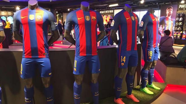La indumentaria ya está a la venta en la tienda del club. Foto: Mundodeportivo.com %image_alt%