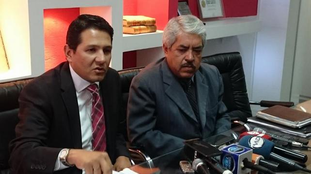 Martin Iturri (izquierda) cuando dio a conocer la impugnación:Foto Diez %image_alt%