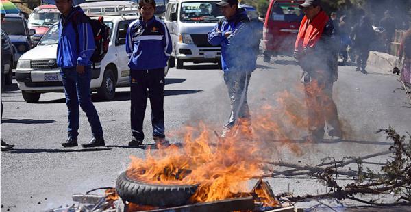 Los fabriles volvieron a protestar y paralizar vías en La Paz este lunes