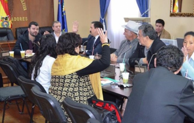Canelas asume presidencia de la comisión que investigará caso Panamá Papers en Bolivia Canelas asume presidencia de la comisión que investigará caso Panamá Papers en Bolivia