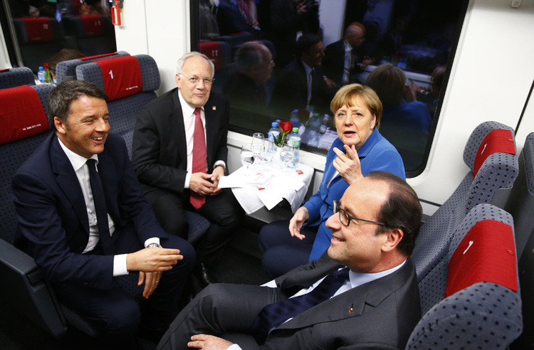 Angela  Merkel, Matte  Renzi, François Hollande y  Johann Schneider-Ammann durante la ceremonia de apertura en Erstfeld (Suiza), 1 de junio de 2016.
