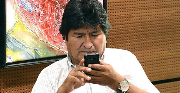 El presidente Evo Morales se estrenó el viernes en Twitter y ya logró superar los 10.000 seguidores