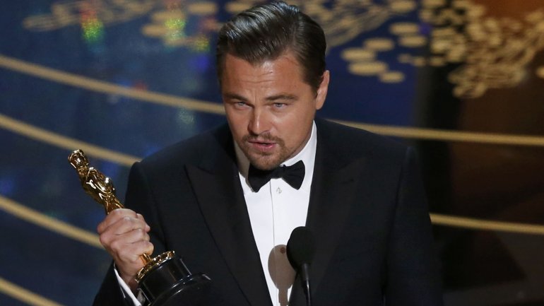 Leonardo DiCaprio con su Oscar