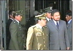 ALFREDORADASelavalasmanosconlapolicia