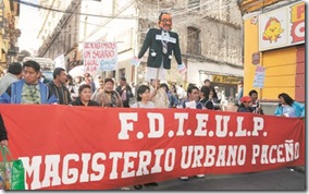 LA PAZ 07-05-10- El magisterio urbano paceÒo marcho por las calles de esta ciudad en rechazo al aumento salarial del 5%. Jmp/FOTO-Daniel MIRANDA-APG