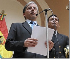 LA PAZ 07-05-10-El vicepresidente Álvaro García Linera intuye que detrás de la huelga general indefinida declarada por la Central Obrera Boliviana (COB), medida adoptada a su juicio para tumbar gobiernos, está la embajada de Estados Unidos en Bolivia. Jmp/FOTO-Daniel MIRANDA-APG