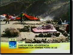 POTOSIcomunariosamenazanconderribarpostes1