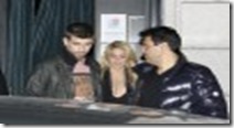 0221_pique_shakira_g4-100x70