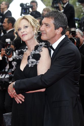 Antonio-Banderas-y-Melanie-Griffith-celebran-su-15-aniversario-en-Cannes
