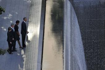 Barack_Obama_junto_predecesor_George_W_Bush_esposas_ambos