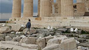 120221045130_greek_crisis_304x171_getty