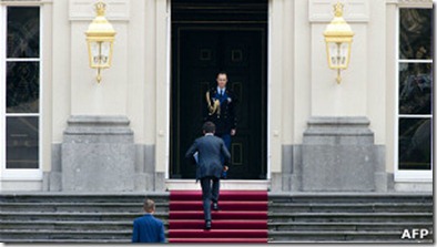 120423142002_mark_rutte_resigns_304x171_afp