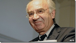 La destitución del director del IOR, Ettore Gotti Tedeschi, pretende poner fin a una nueva serie de escándalos en el Vaticano