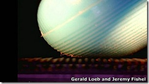 Los dedos robóticos tienen huellas dactilares que permiten captar la vibración que se produce al rozar un material. Los dedos robóticos tienen huellas dactilares que permiten captar la vibración que se produce al rozar un material.