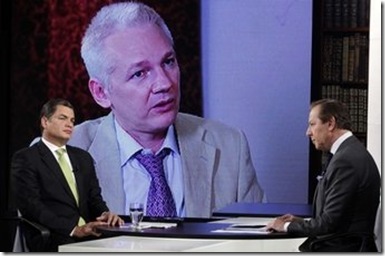 Julian-Assange-durante-un-mome_54345228303_51347059679_342_226