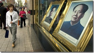 Con la muerte de Mao en 1976 y de Deng Xiao Ping en 1995, China pasó del liderazgo unipersonal al colectivo. Con la muerte de Mao en 1976 y de Deng Xiao Ping en 1995, China pasó del liderazgo unipersonal al colectivo.